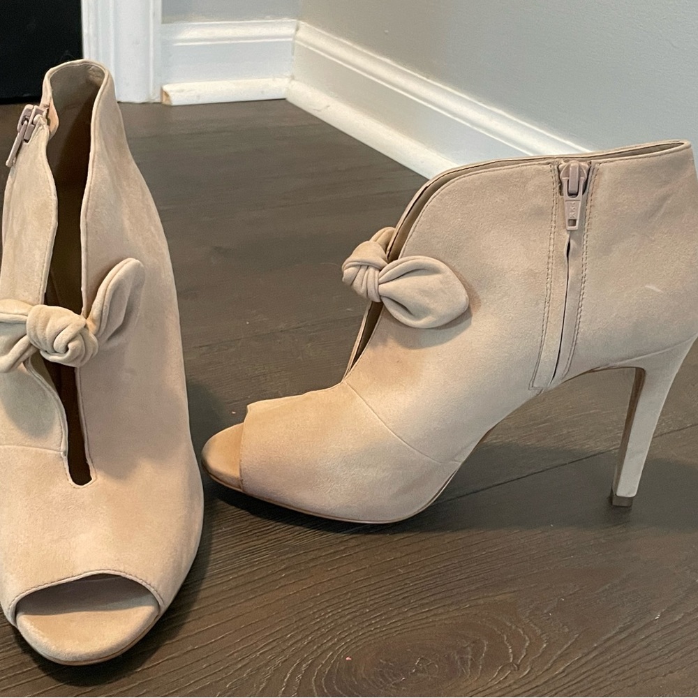 Micheal Kors Size 9